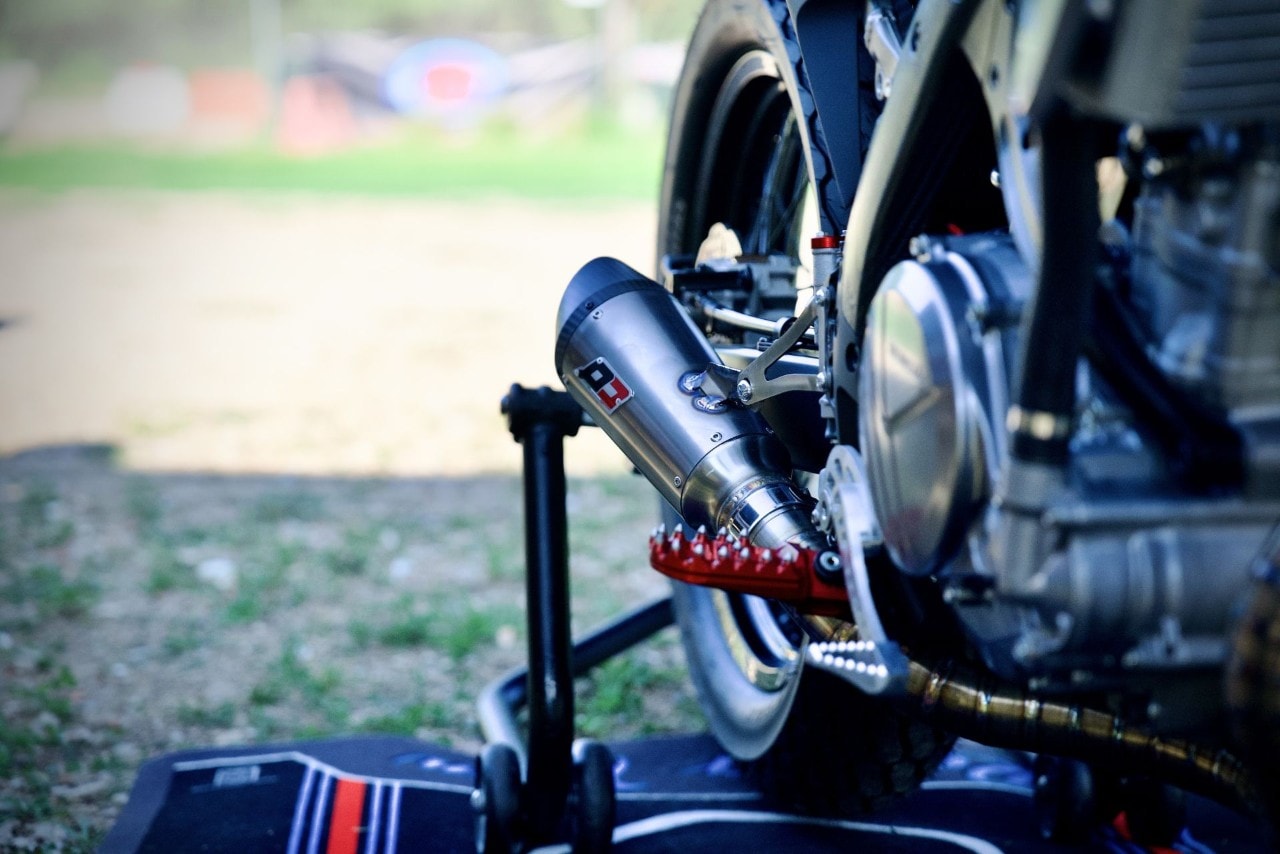 Come nasce una moto da corsa: da una Honda di serie al mondiale Flat Track. Episodio 4: i primi giri in pista!